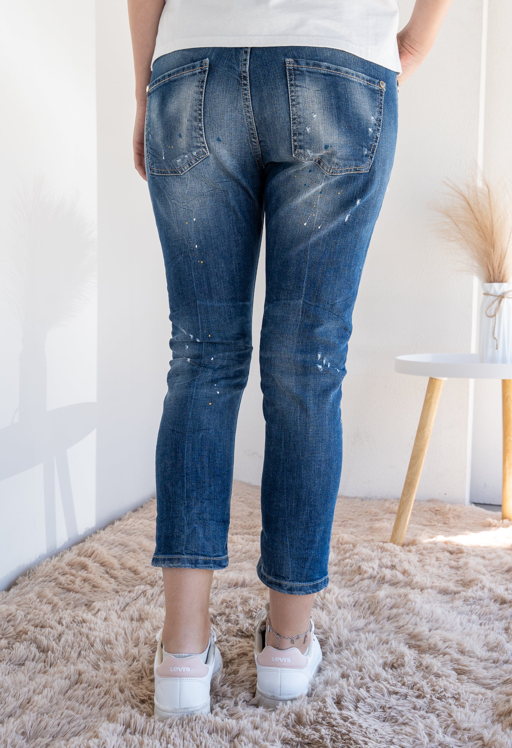 Jeans con fondo stretto