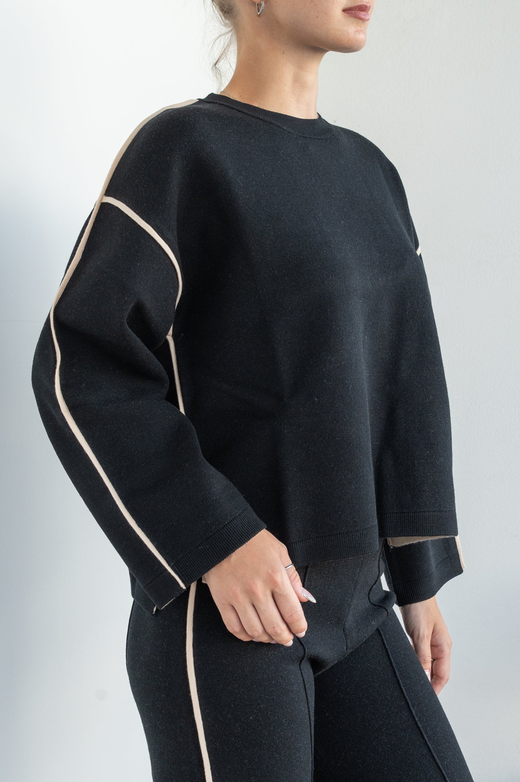 Sweater with contrasting edges