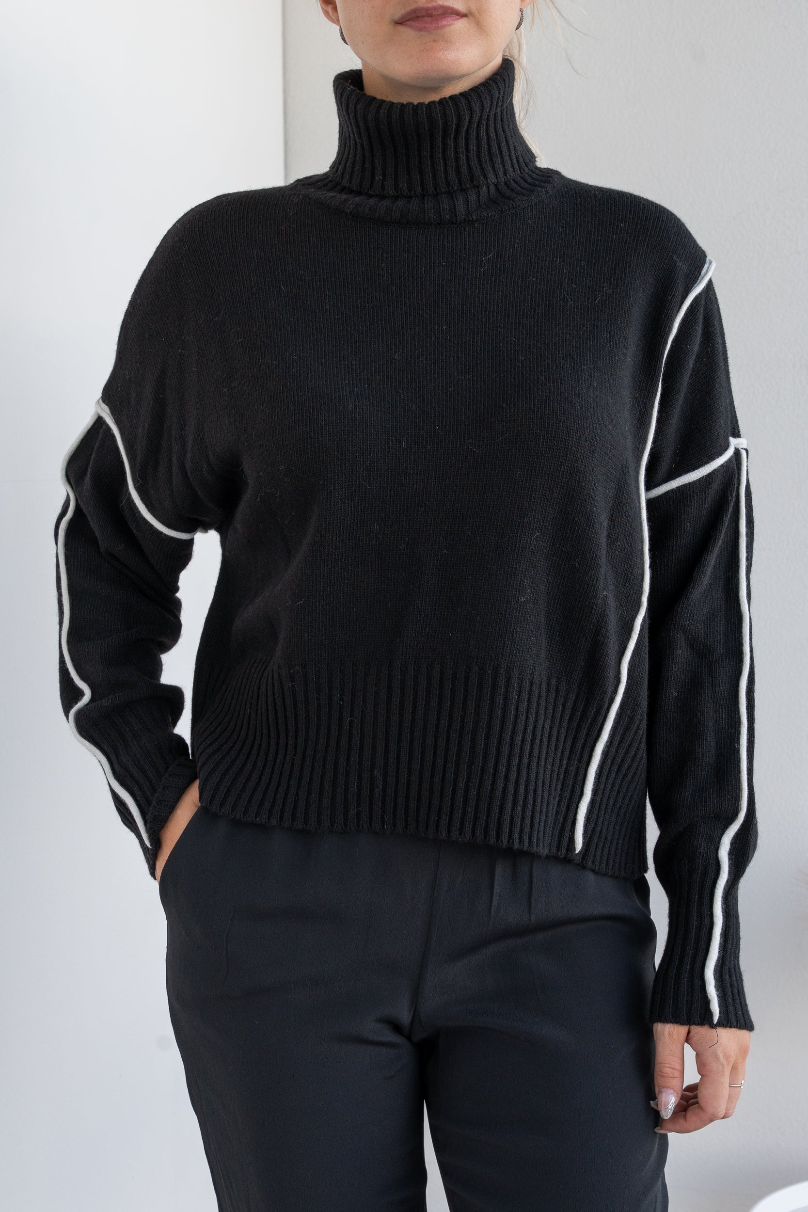 Sweater with contrasting lines