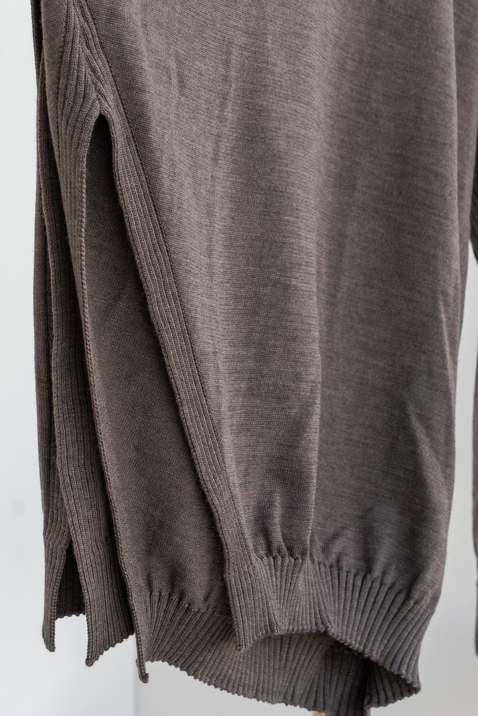 Maglia con spacco laterale