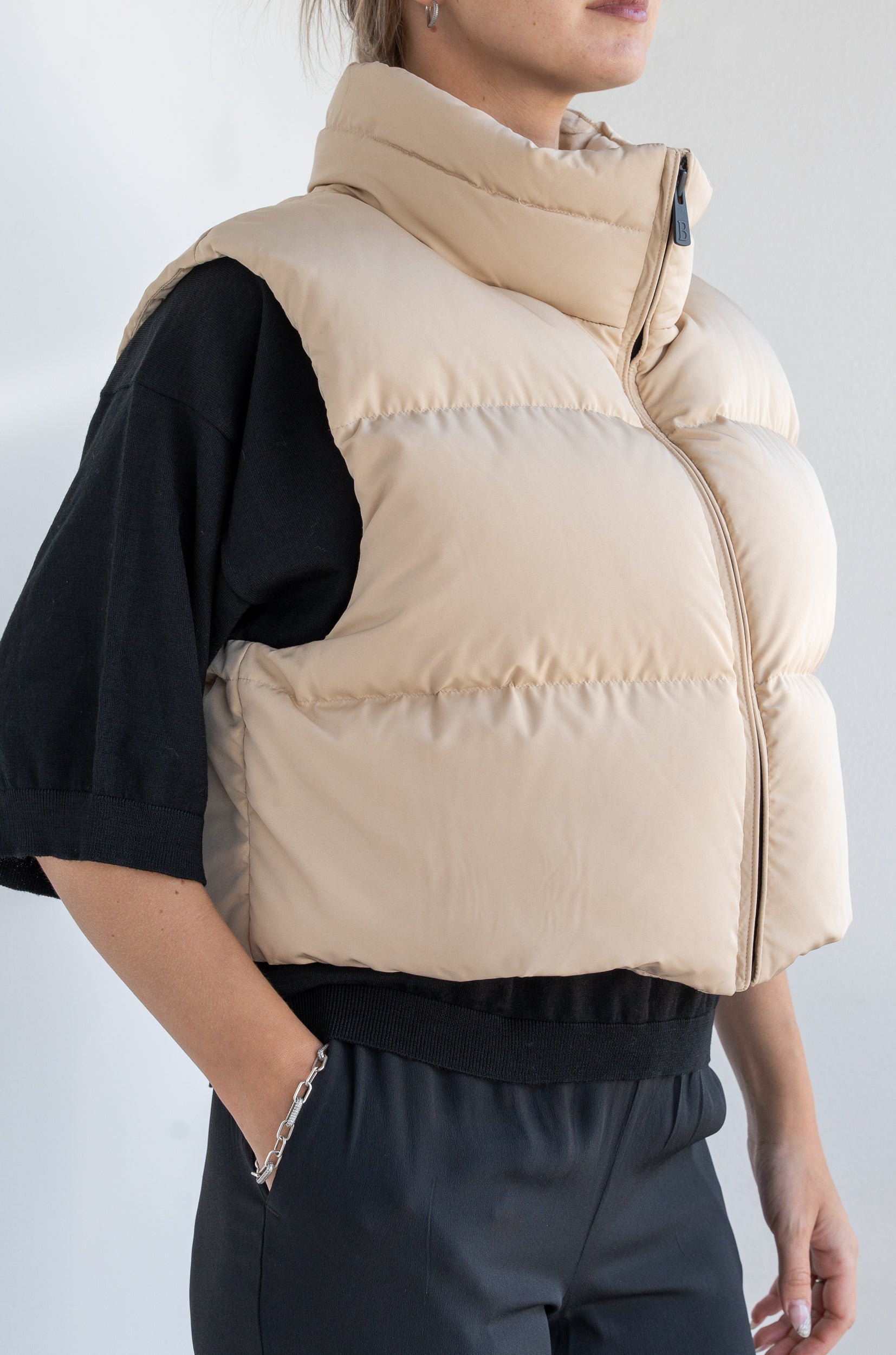 Sleeveless down jacket
