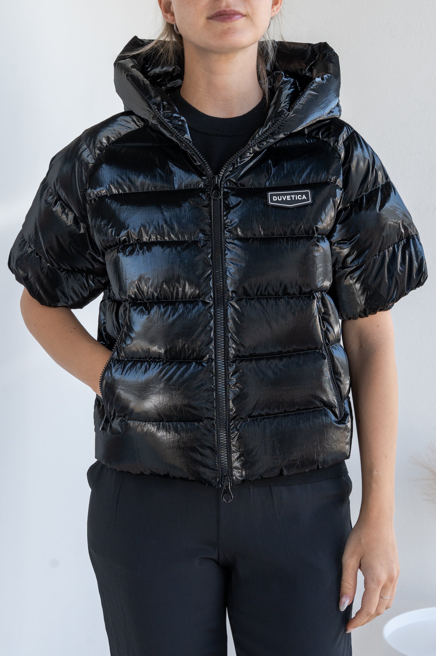Half-sleeved down jacket