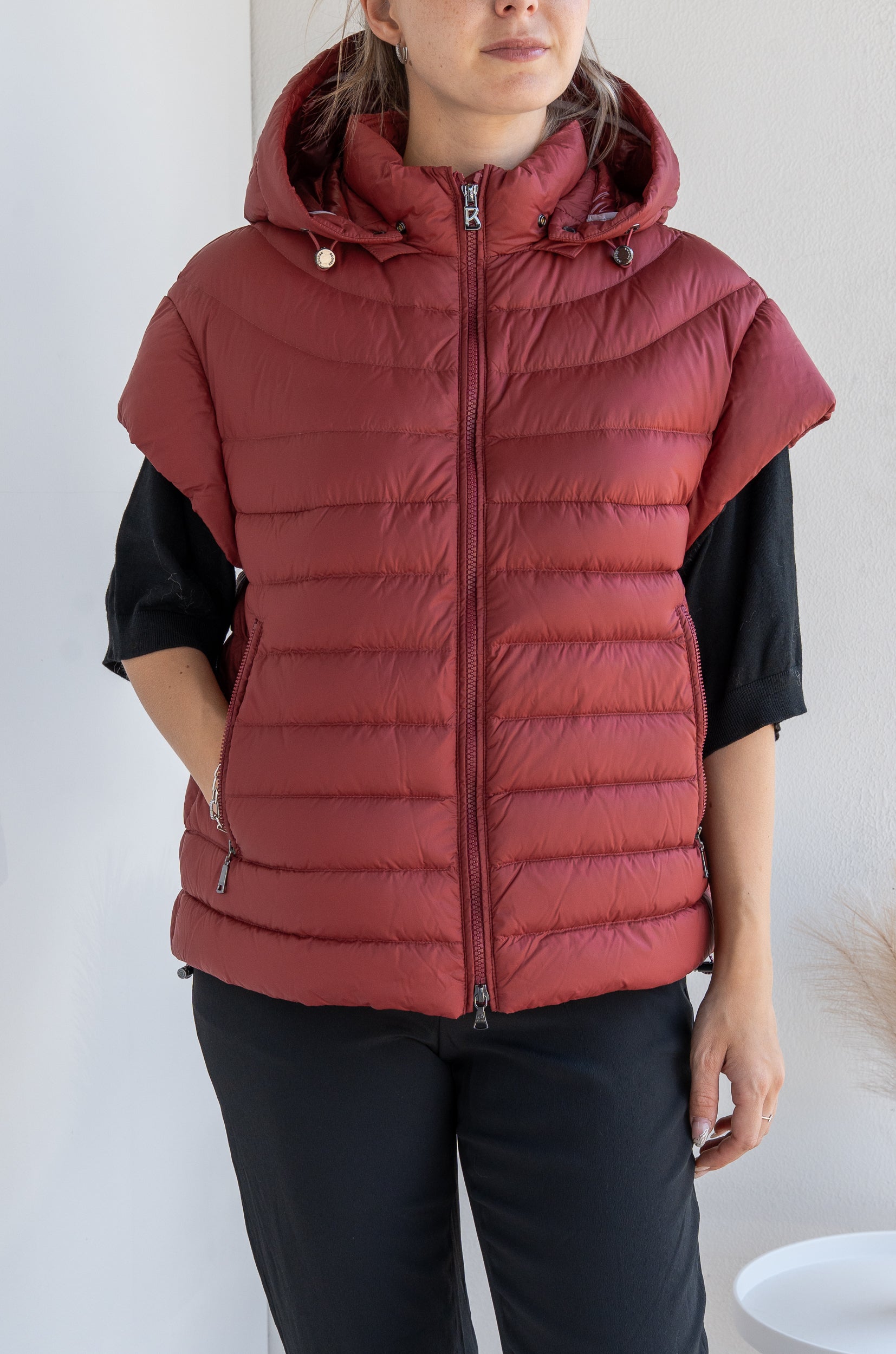 Short-sleeved down jacket