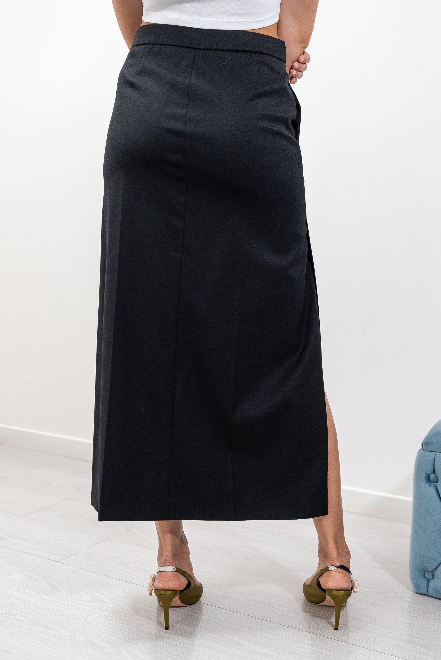 Skirt with slit