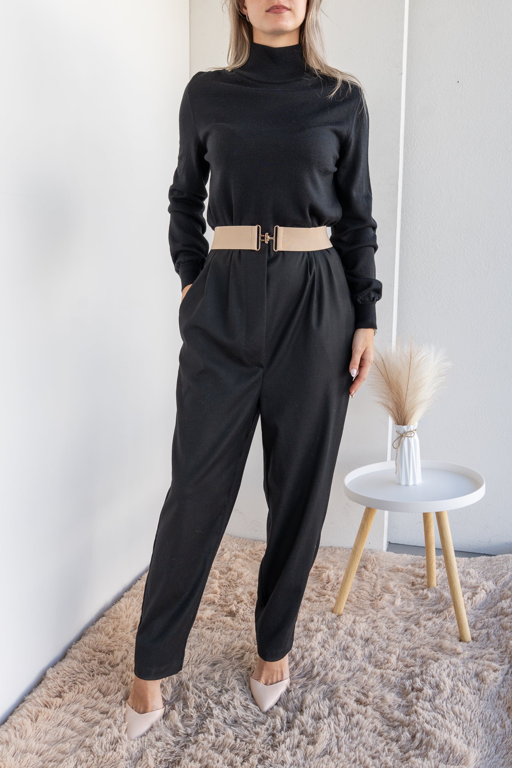 One-piece suit
