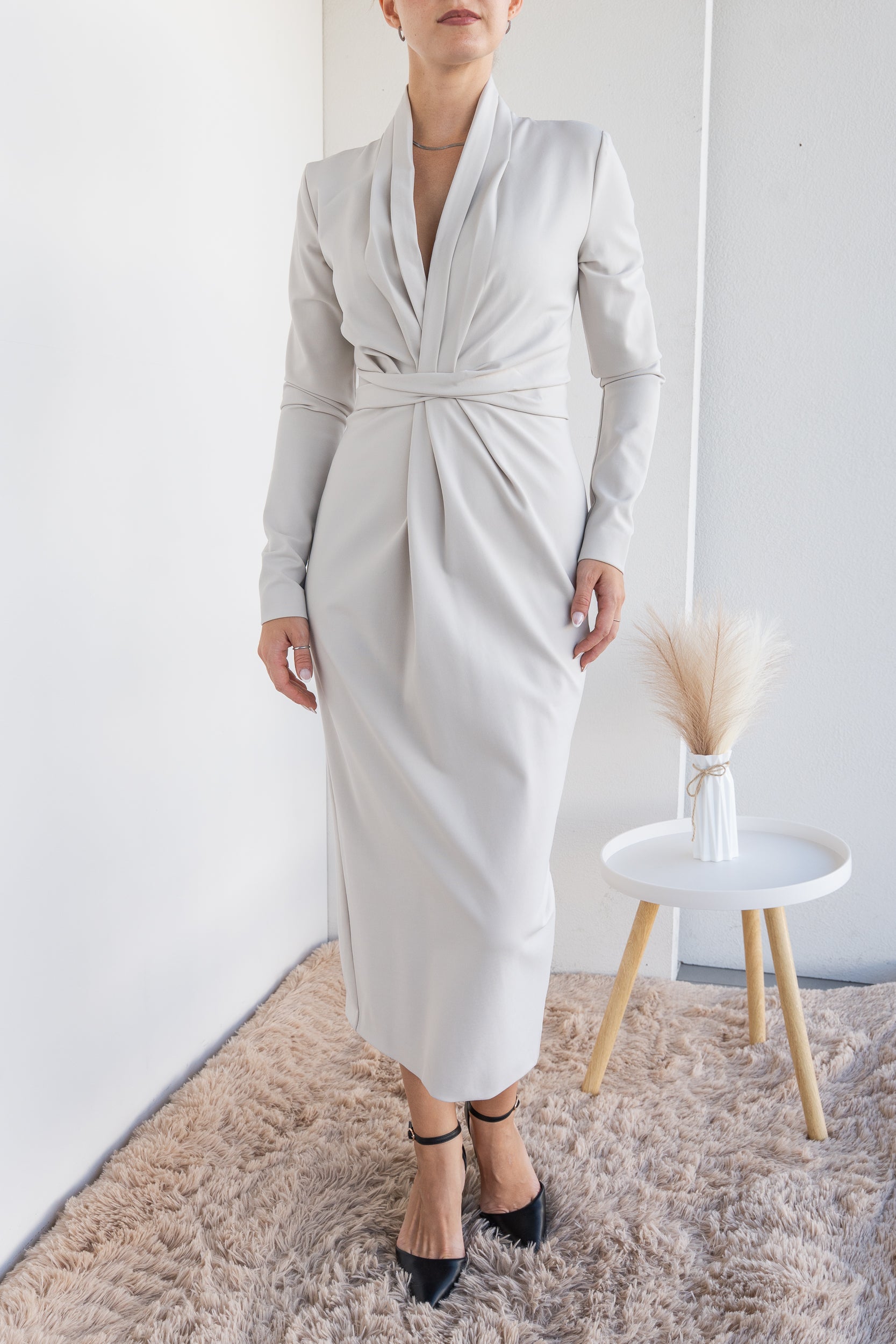 Longuette dress with drapes