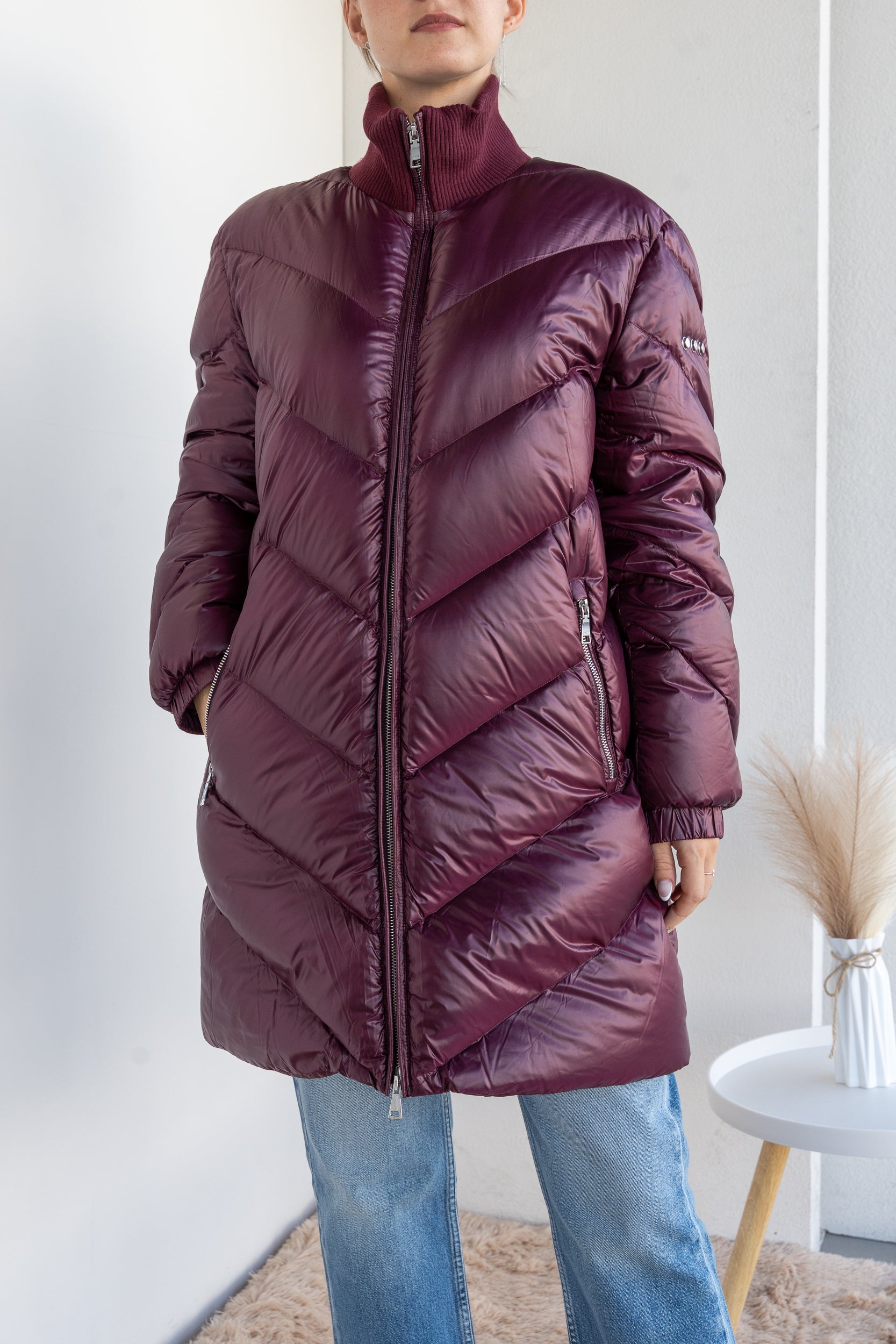 High-necked down jacket