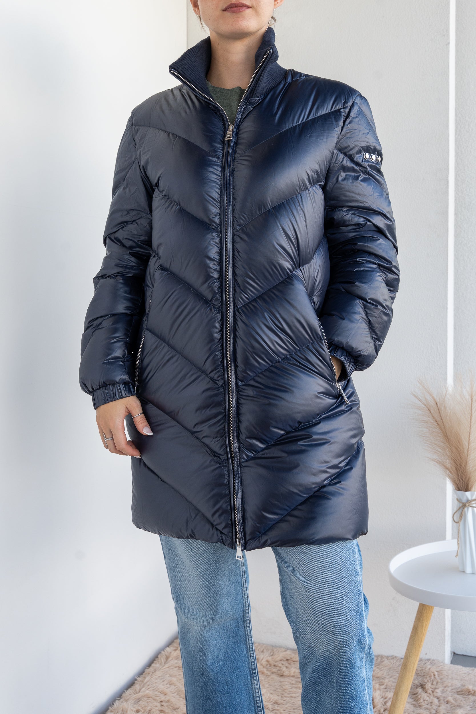 High-necked down jacket