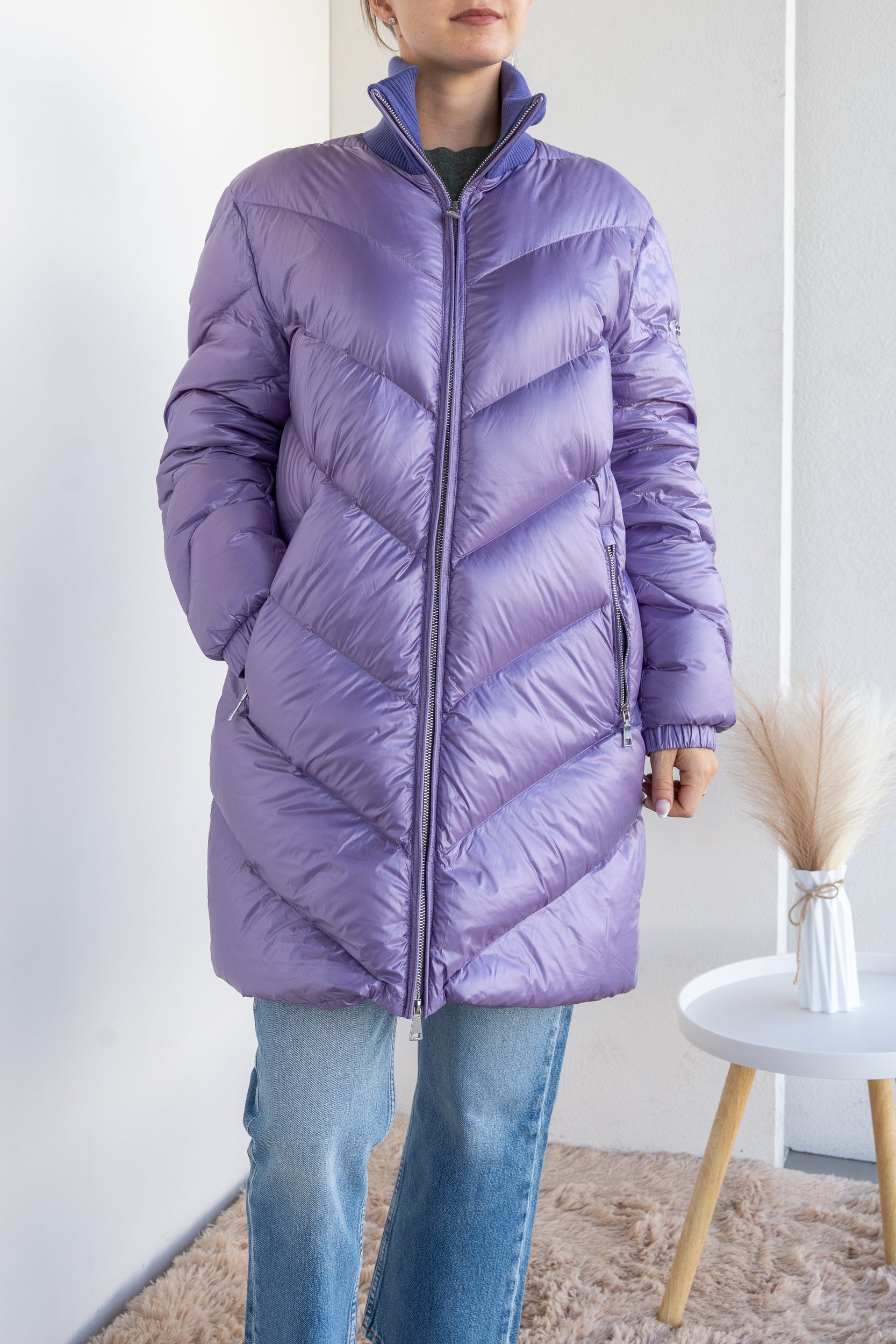 High-necked down jacket