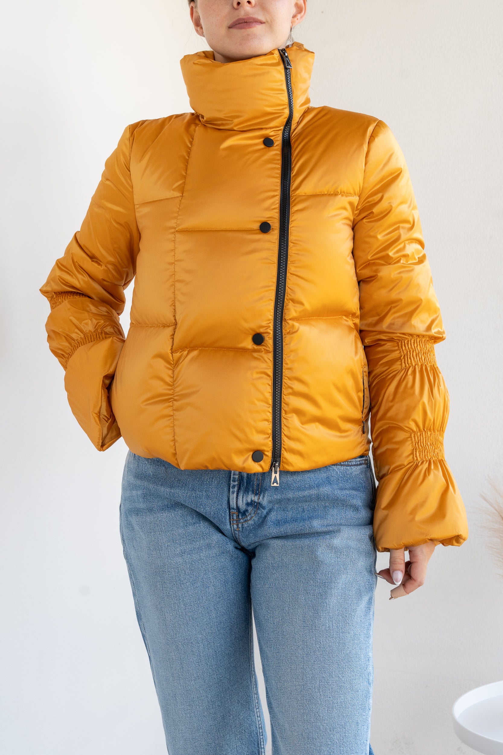 Short down jacket