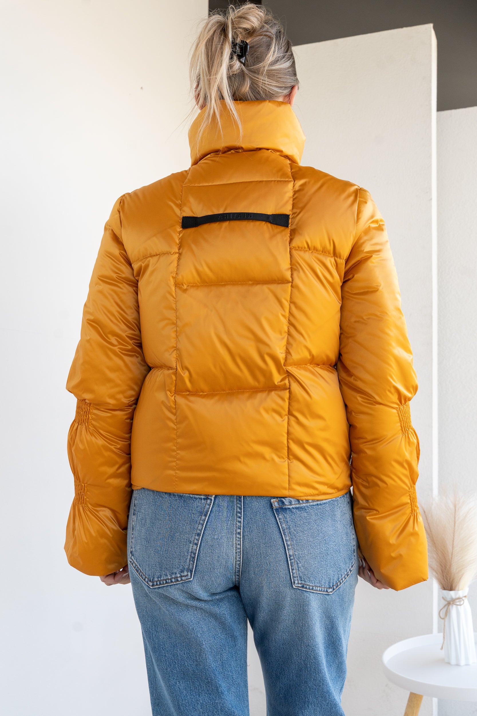 Short down jacket