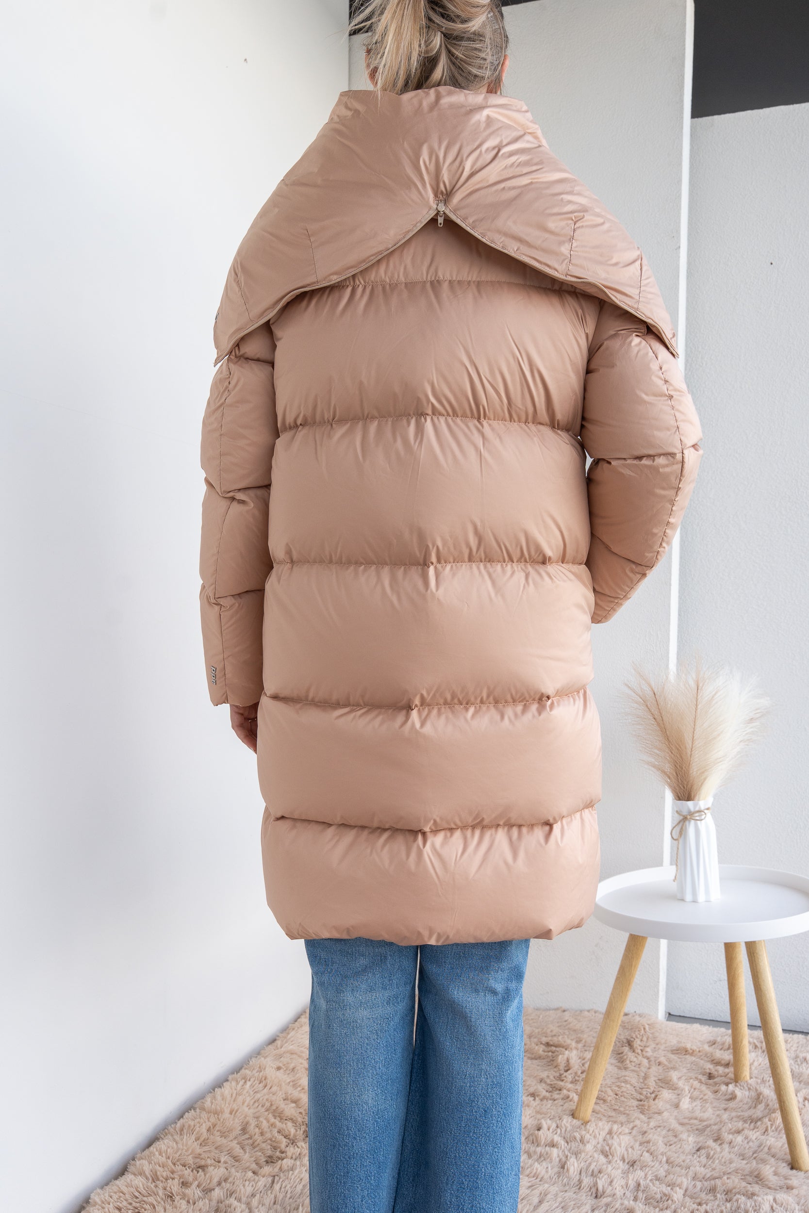 Skin down jacket with pocket