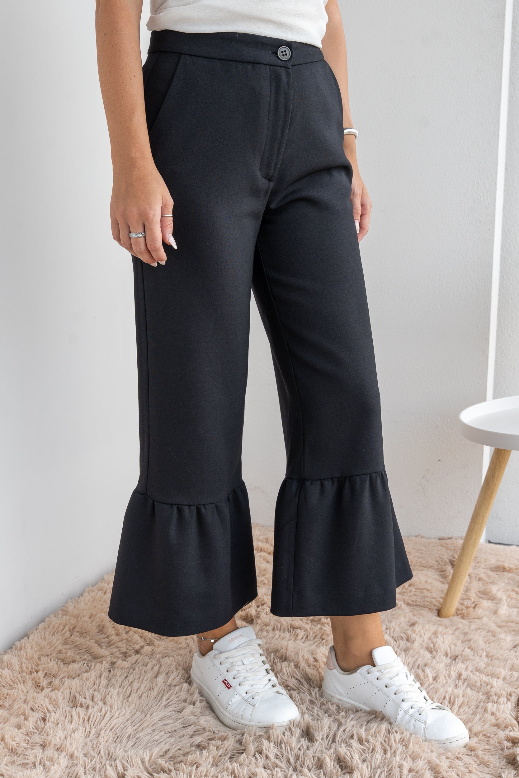 Pantalone con fondo a balza