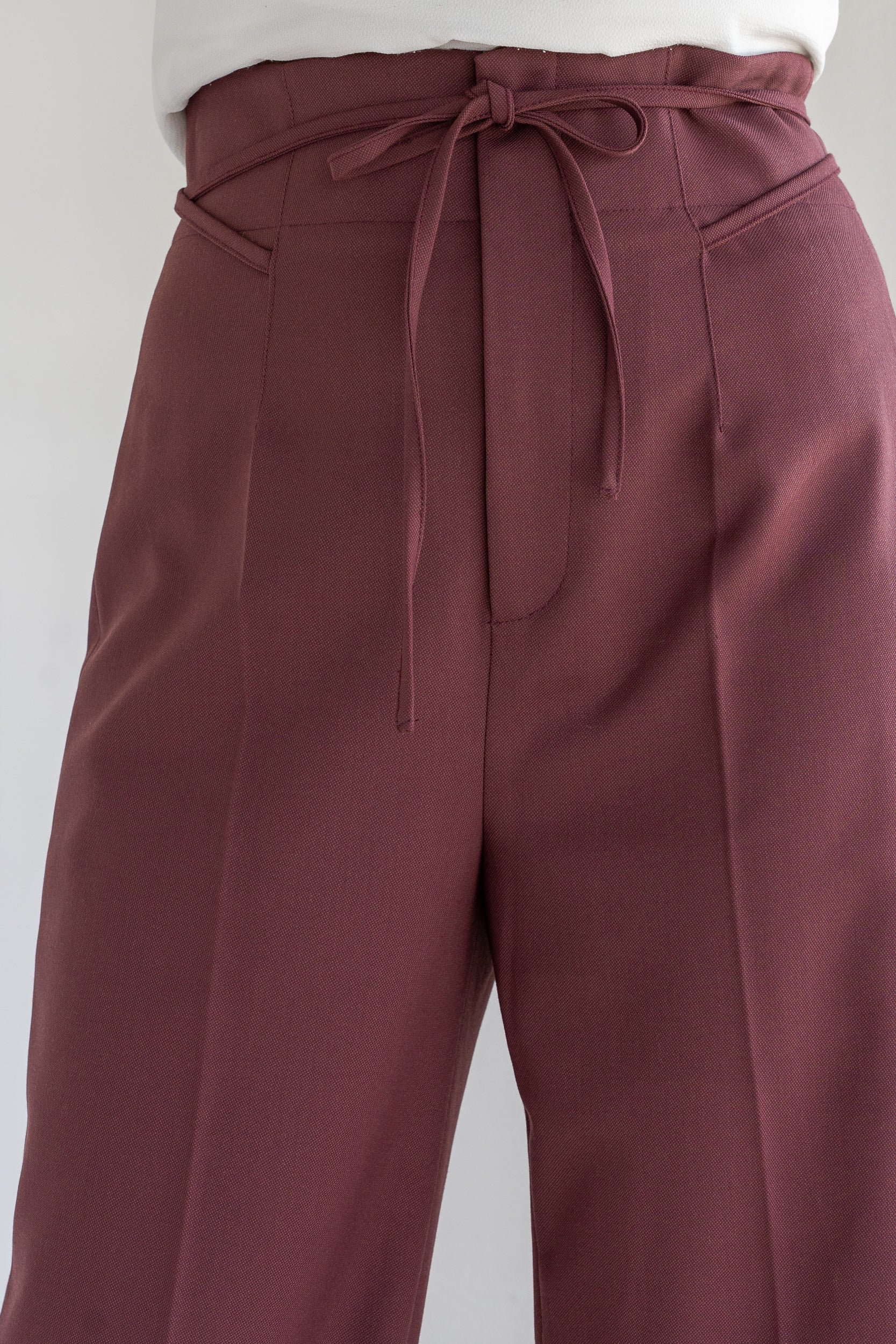 Pantalone vita alta con cintura
