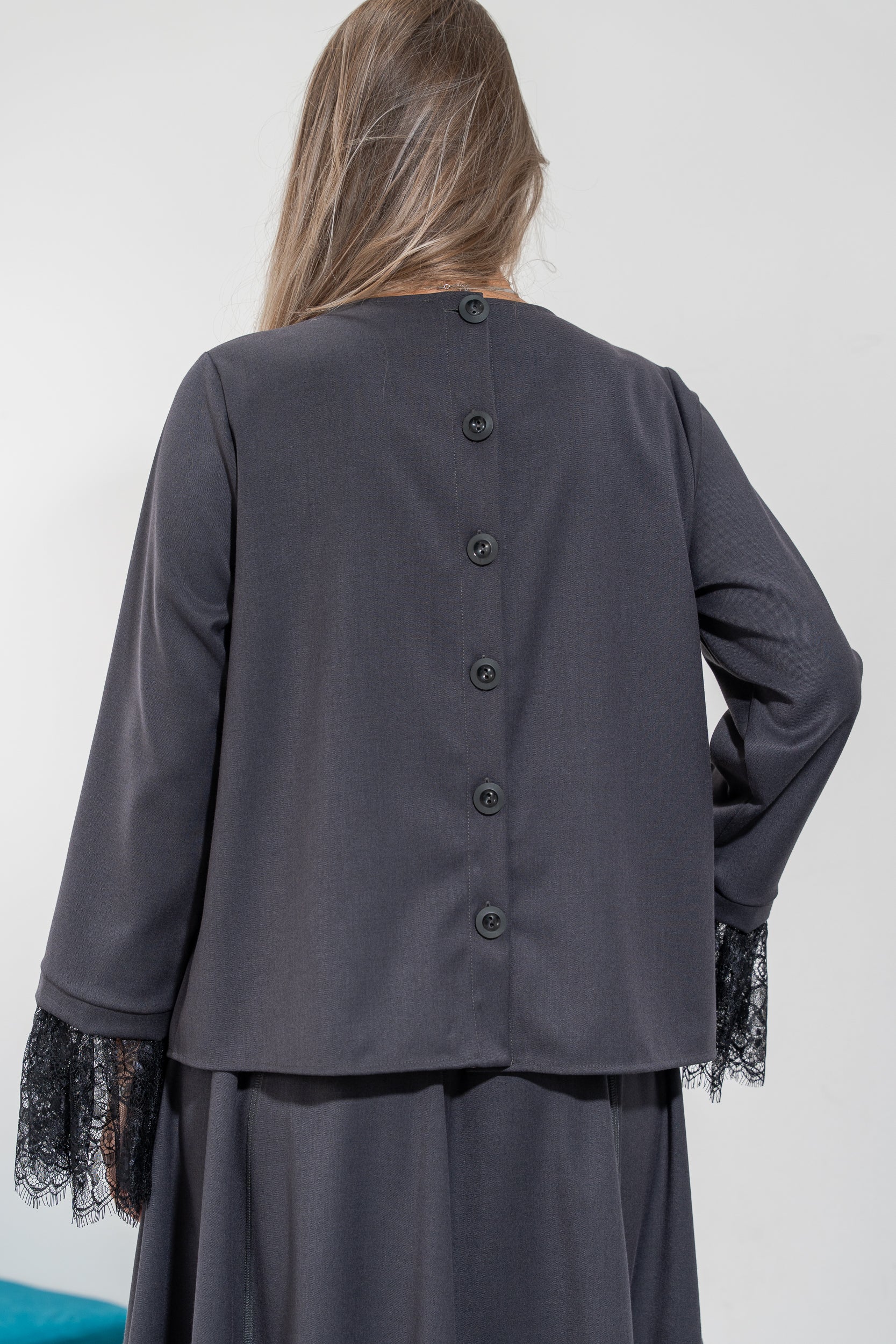 Maglia con pizzo sul polsino